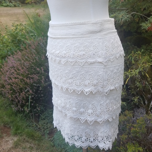 AEO Off-white Crochet Tiered Mini Skirt Size 2 - Picture 3 of 6